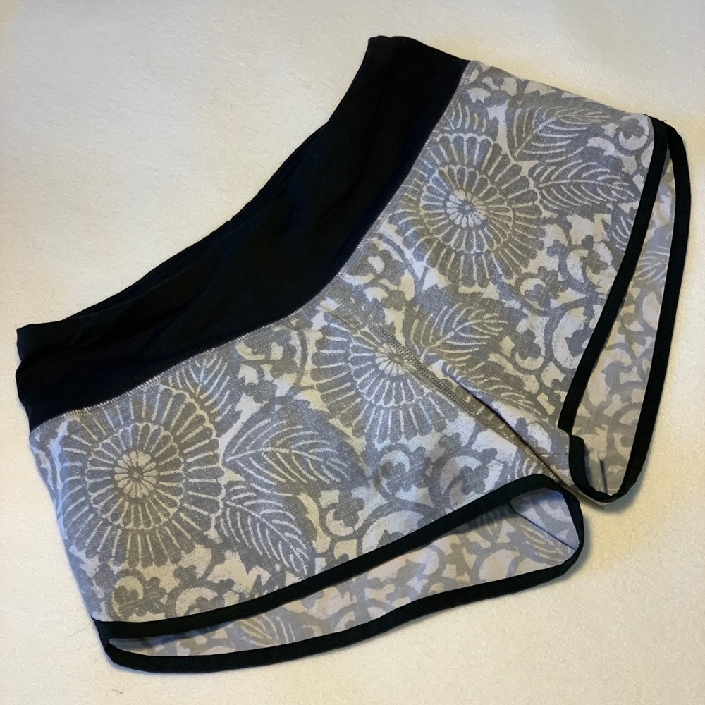 Lululemon Speed Up Shorts - Picture 1 of 2